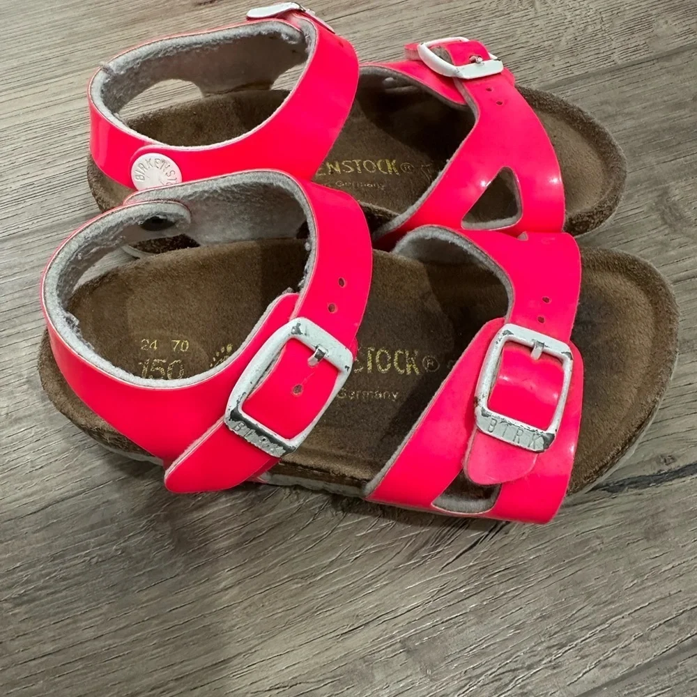 Birkenstock Rio Kids hot pink patent Sandals girl size 24 or 6